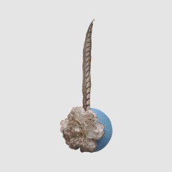 TOCADO PLUMA AZUL GRIS